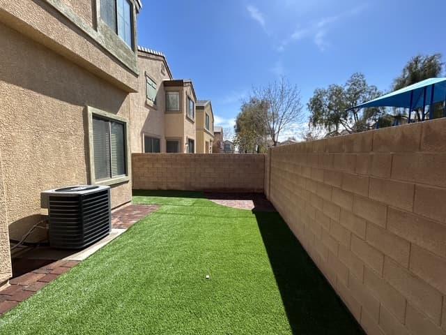 Small backyard landscaping design in a Las Vegas side yard
