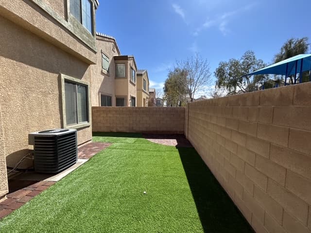 Small backyard landscaping design in a Las Vegas side yard
